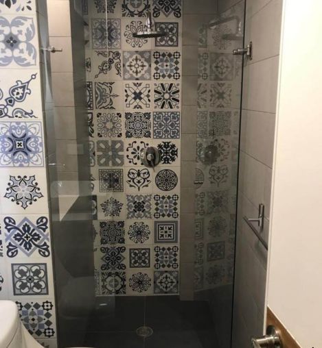 instalacion de divisiones para baños